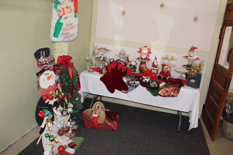 lot 32 image: Corner Lot of Holiday Decorations Includes Table.
