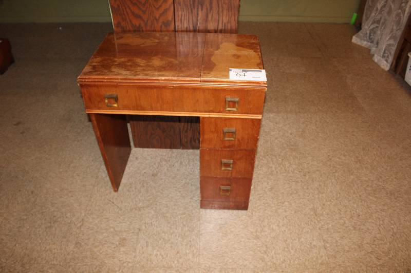 lot 64 image: Wooden Cabinet wSewing Machine.