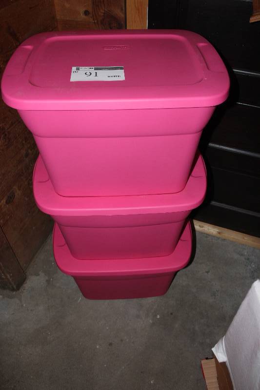lot 91 image: Tote Lot of (3) including Hat Roses Valentines Day Decor And More.