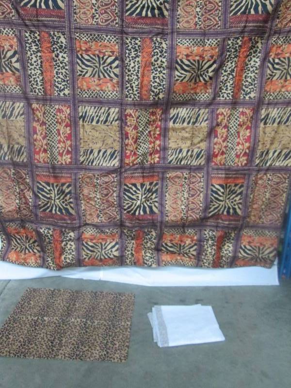 Alcove Wild Life Comforter Set - Queen