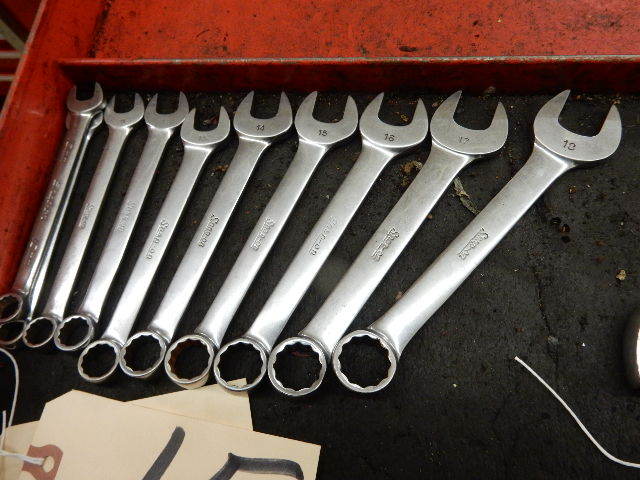 lot 15 image: Shorter, Snapoin box wrenches.