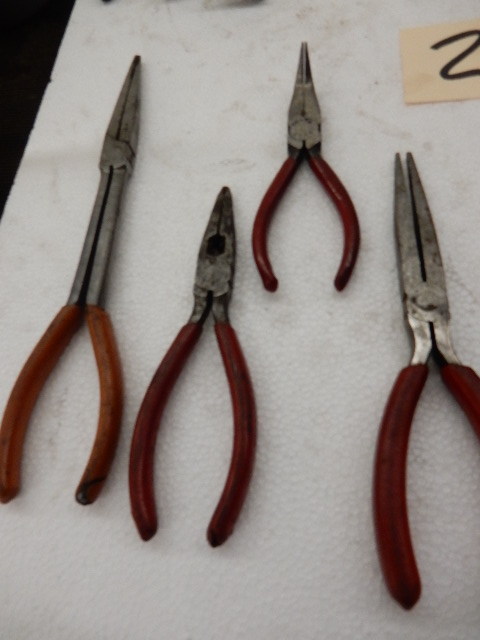 lot 28 image: Need nose pliers. 4 snapon.. 2,non snapon.