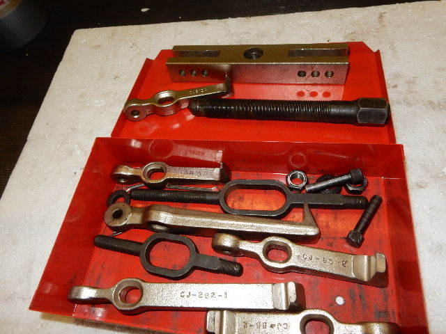 lot 39 image: Snapon, Gear Puller.. Like new