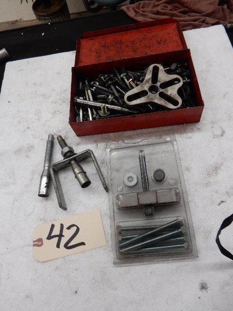 lot 42 image: Steering Column pullerstools