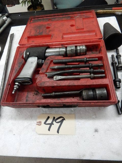 lot 49 image: Snapon Pneumatic Air Chisel and attachments.