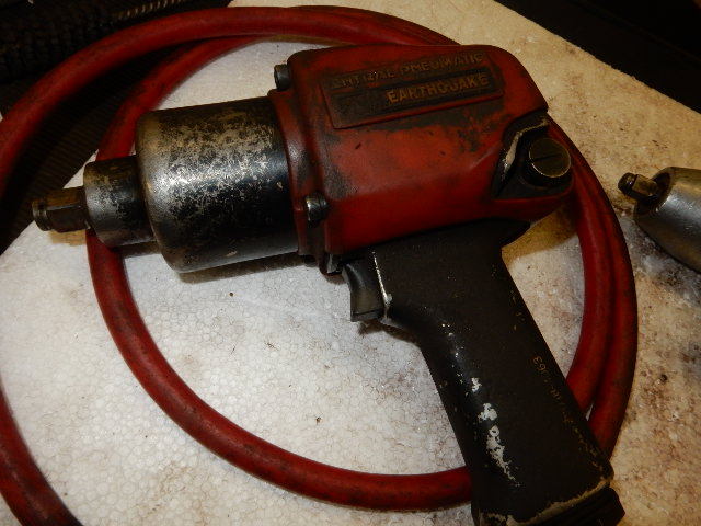 lot 52 image: Pneumatic Tools 12in gun, 38 gun, 38 butterfly with attachment 14 in air ratchet.