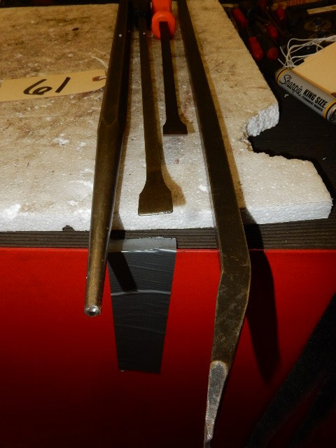 lot 61 image: Snapon Pry bars.. 2, 30 in  1, 15in, 1, 12in