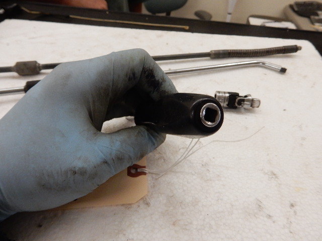 lot 89 image: SNAPON, 14in Extensions.  14 handled extension, 2in.   1, 45 degree driver  14in flexible driver