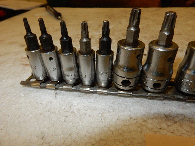lot 99 image: SNAPON, 14 in and 38 in drive Torque Sockets  15 total sockets No 8 to no 55 with some duplication
