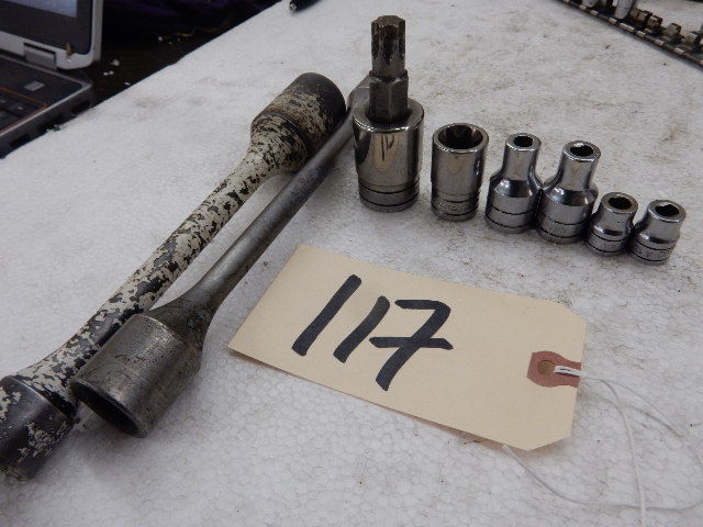 lot 117 image: Torque Sockets, 19mm, 78 in  SNAPON, 12in drive Torque Socket T60 Snapon Torque socket E20 2 SNAPON 12 in drive shock absorber sockets.  2, 38 drive shock absorber sockets