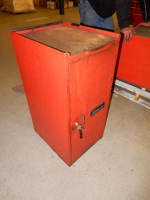 lot 3 image: SNAPON Side Box.  KR274A.