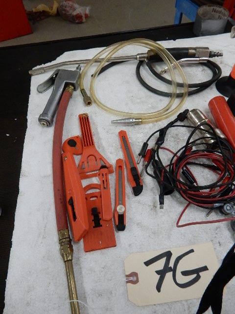 lot 7G image: Razor knives, Milton Air Gauge, Air siphon Blower, Battery post cleaner, Circuit tester, Mini torch, Various jumper wires and test leads, grease gun hose, 38 in drill chuck, new.