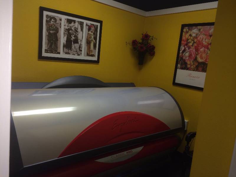 lot 12 image: Ergoline Classic 450