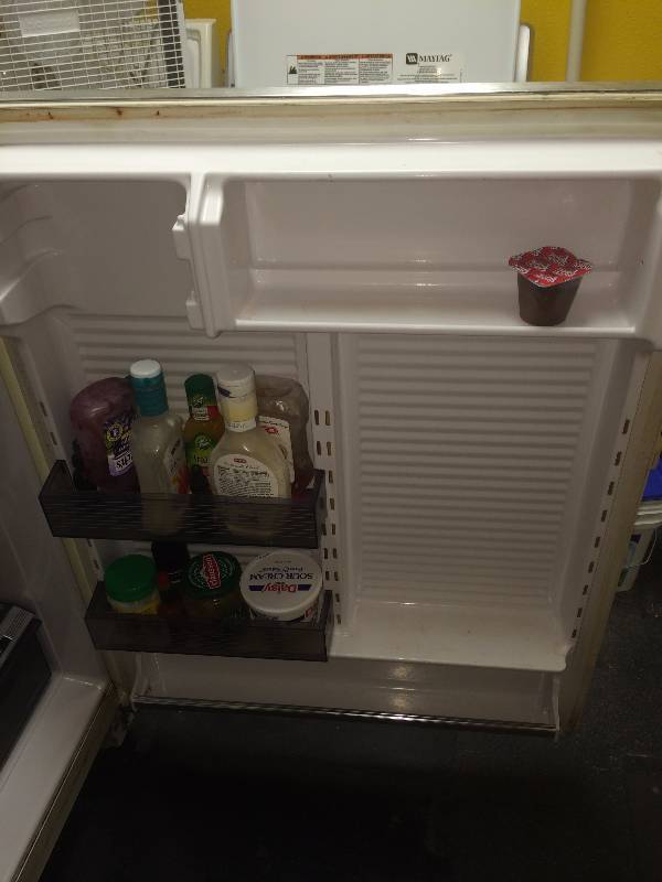 lot 19 image: Amana Refridgerator
