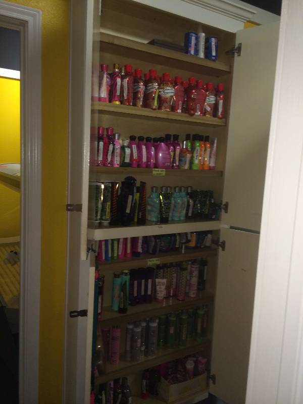 lot 43 image: Storage Cabinet