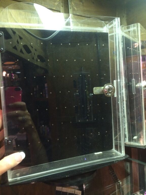 lot 55 image: Body Jewelry Display Case