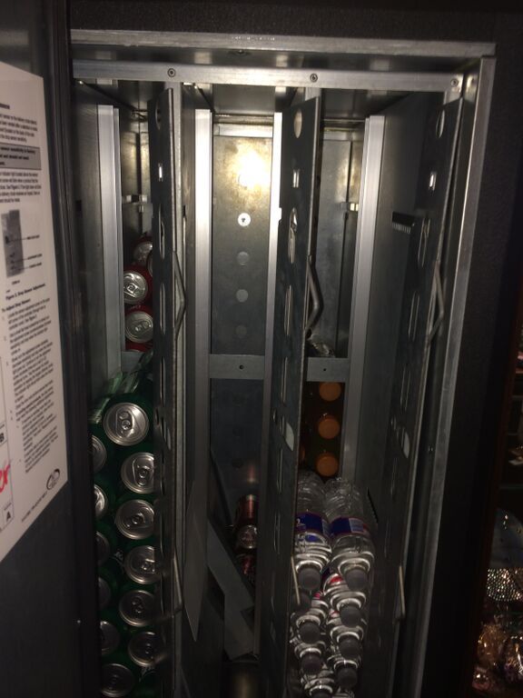 lot 66 image: Selectivend CB3006 Gatorade Vending Machine