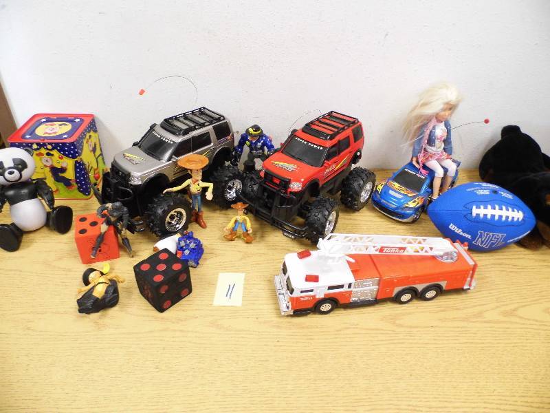 Toys w Rubbermaid Tote