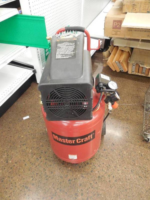 lot 5 image: Master Craft 10 gallon Air Compressor - 110psi