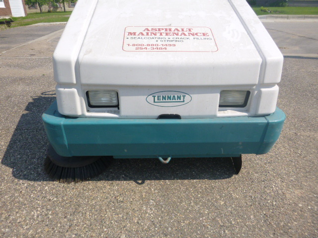 Tennant 355 Sweeper Vacuum
