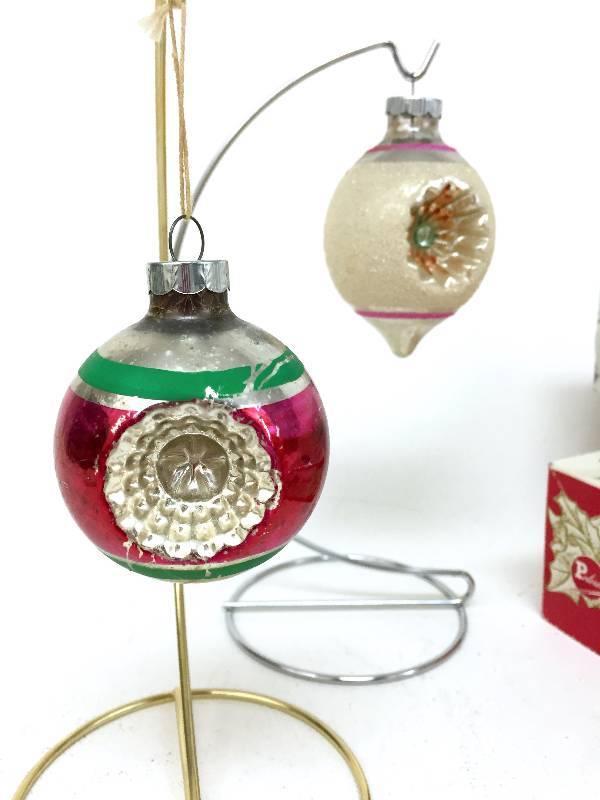 lot 9 image: Highly collectible Shiny Brite glass ornaments in original boxes.