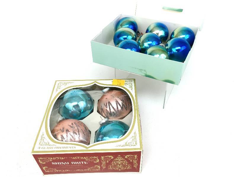 lot 15 image: Very vintage Shiny Brite ornaments, hand painted four pack extra large in original box & 8 glass blown ornaments multicolor transitional stunning teal, green and sky blue