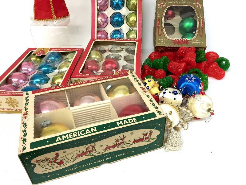 lot 19 image: Large lot of vintage Christmas ornaments most with original boxes highly collectible and highly resalable