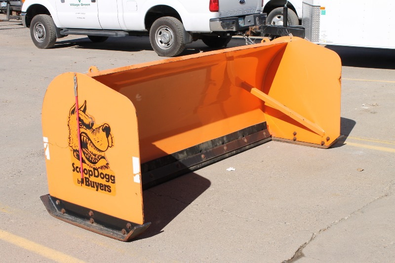 lot 12 image: Scoop Dogg Snow Pusher