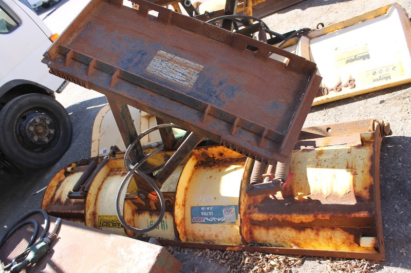 lot 24 image: SNOW WOLF Snow Plow Blade