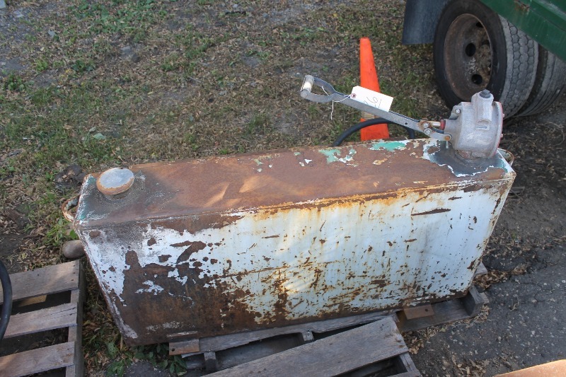 lot 26 image: Portable Fuel Tank