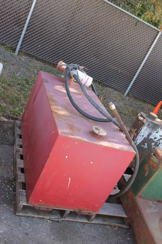lot 27 image: Portable Fuel Tank