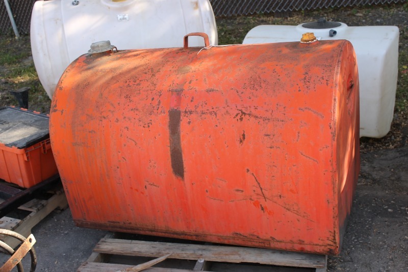 lot 28 image: Portable Fuel Tank