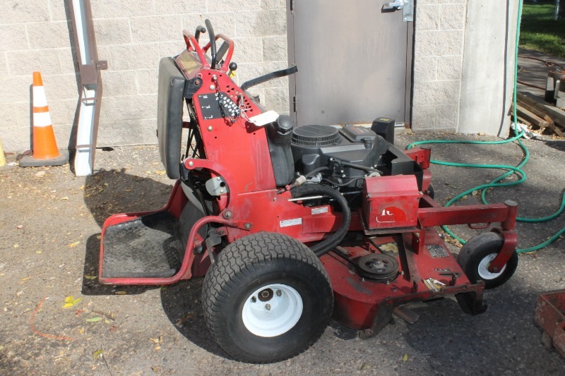 lot 36 image: TORO Grandstand Mower
