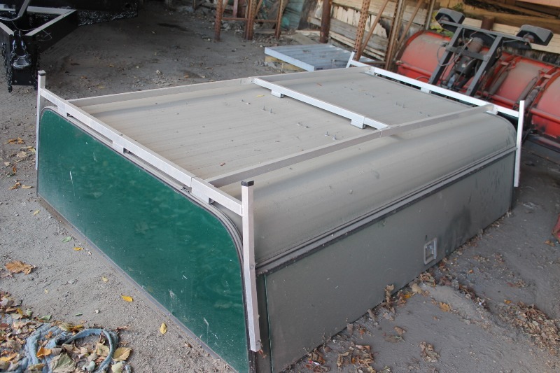 lot 43 image: TOPPER
