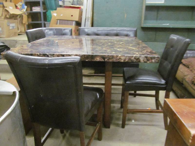 Table & Chairs