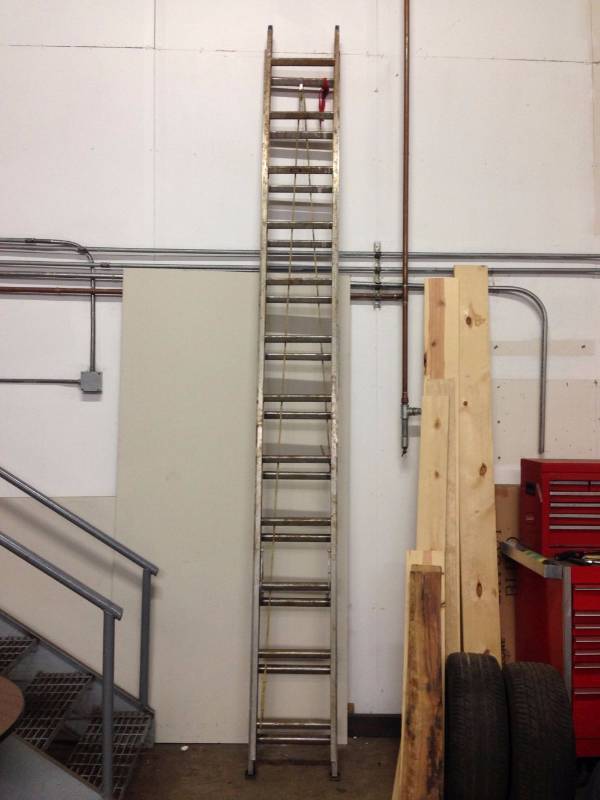 lot 27 image: Ashlby L1224 Light Duty 24 Foot Alu...