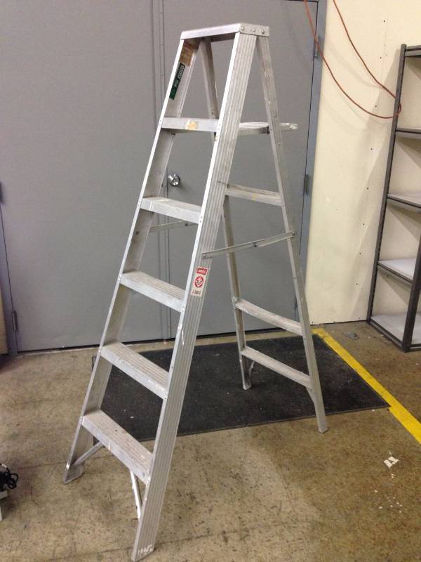 lot 28 image: Keller Commerical Type II 6 Foot St...