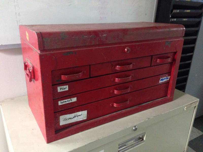 lot 32 image: Red Metal Multiple Drawer Tool Cabi...