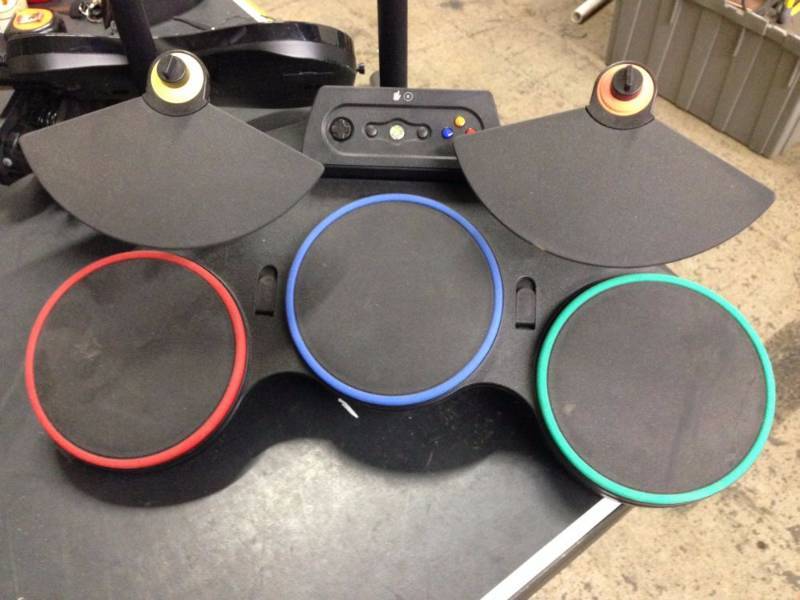 lot 56 image: Guitar Hero Drum Set & Guitar Work...