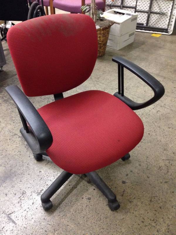 lot 104 image: Office Chair on Wheels...
