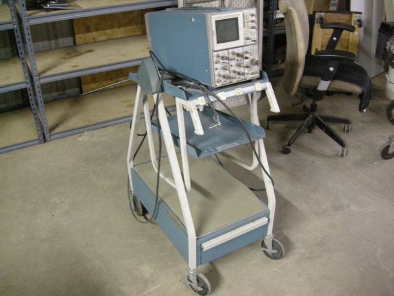 lot 2 image: Tektronix 7633 Oscilloscope with cart