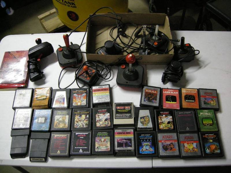 lot 13 image: Atari 2600 gamescontrollers