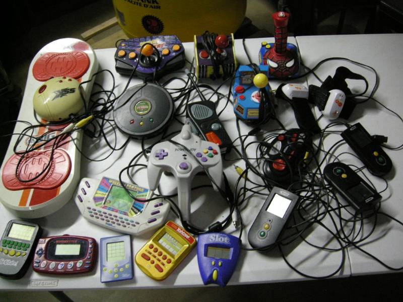lot 21 image: Misc video games