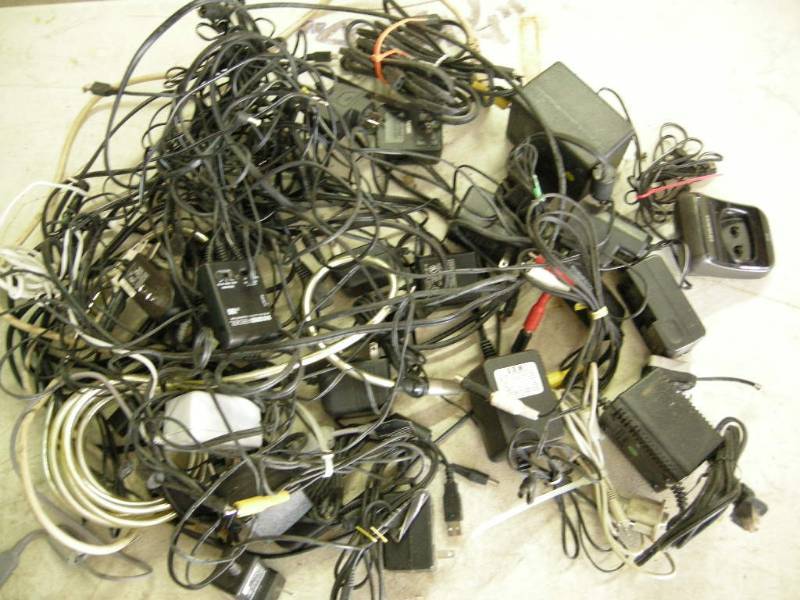 lot 22 image: Misc power cords