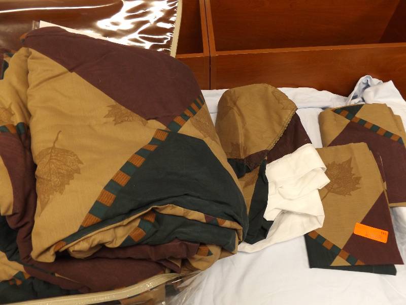 Comforter, Bed Dust Ruffle, Pillow Cases