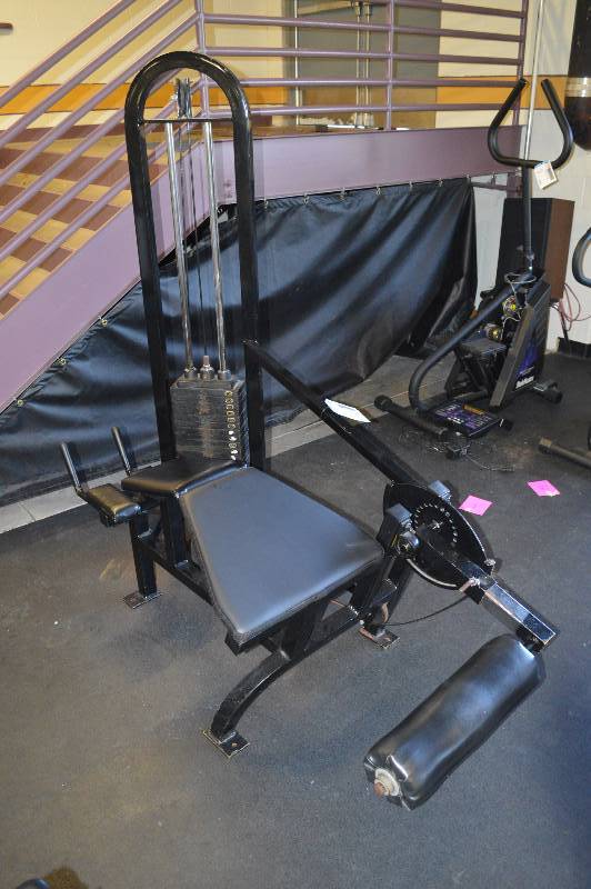 lot 14 image: Leg Curl Machine