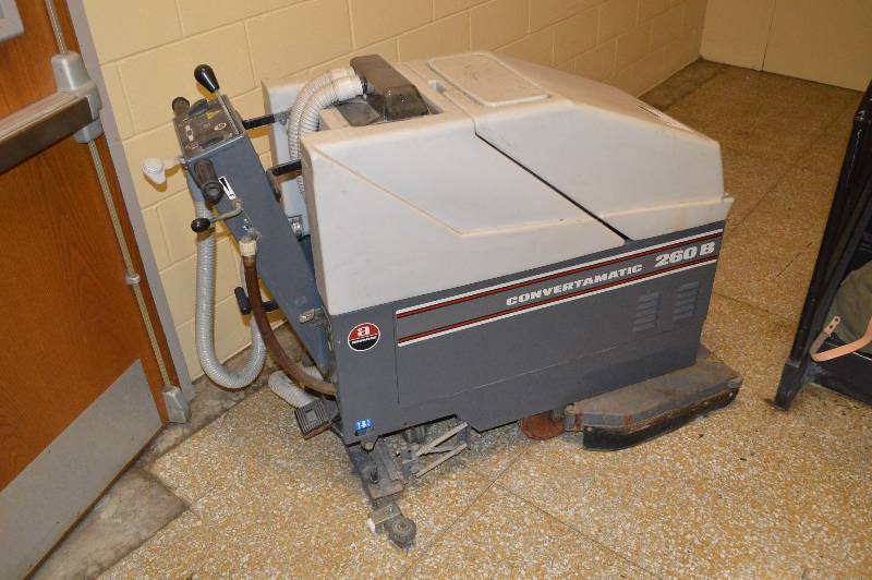 lot 23 image: Advance Convertamatic 260B Industrial Floor Scrubber