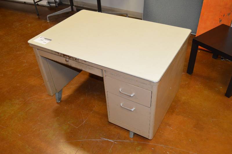 lot 39 image: Teacher Desk