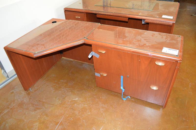 lot 42 image: Computer Desk