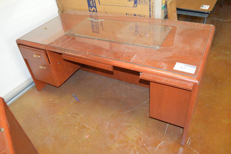 lot 43 image: Office Desk